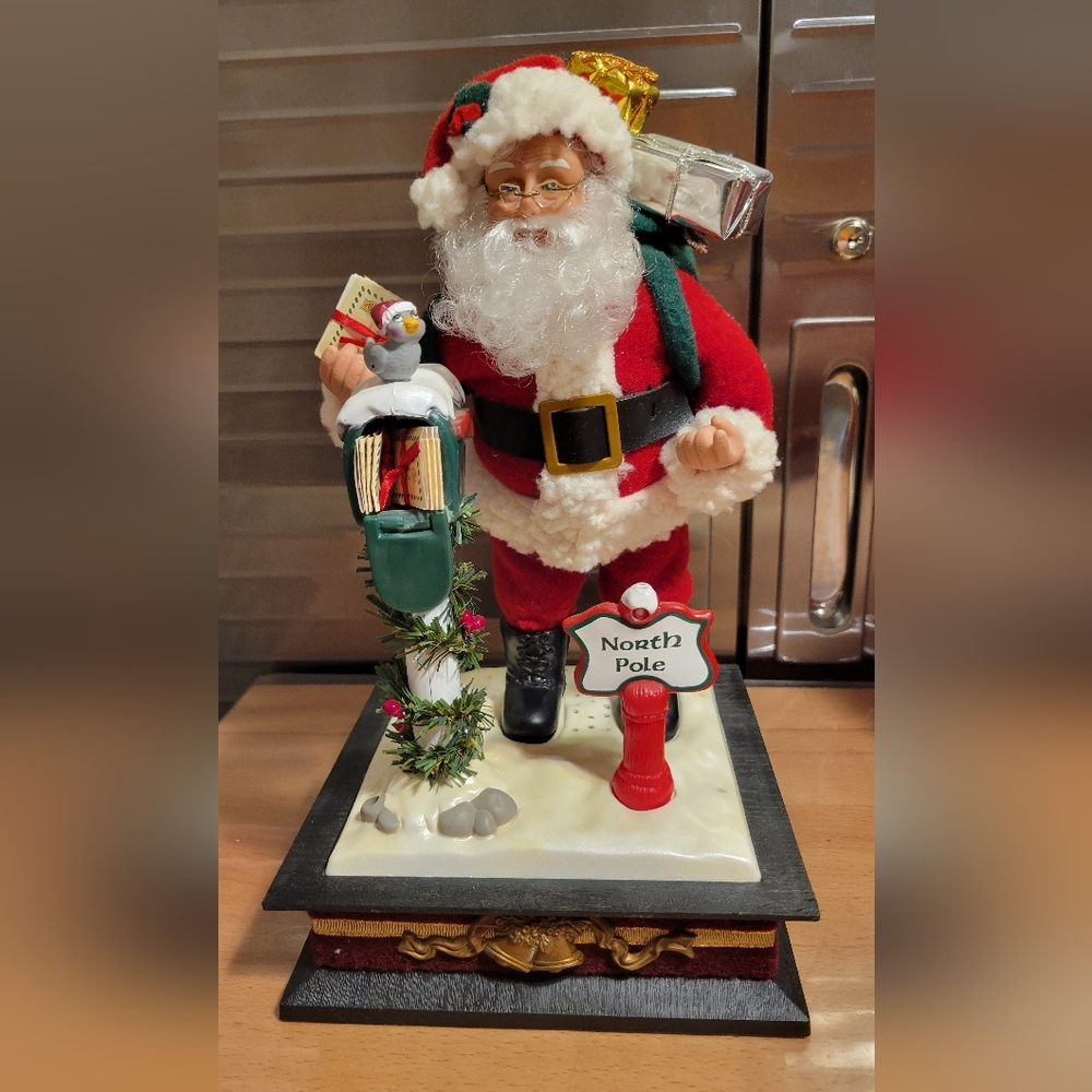 Vintage 1993 Holiday Creations Holiday Scene Santa At The North Pole Musical Let